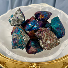 Load image into Gallery viewer, Large Peacock Ore