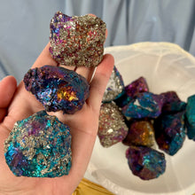 Load image into Gallery viewer, Large Peacock Ore