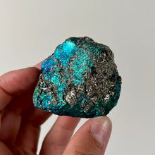 Load image into Gallery viewer, Large Peacock Ore