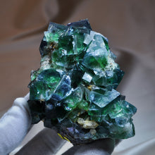 Load image into Gallery viewer, Color Changing Fluorite