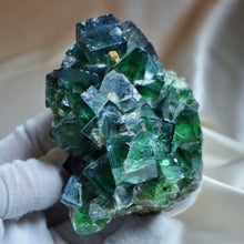 Load image into Gallery viewer, Color Changing Fluorite