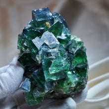 Load image into Gallery viewer, Color Changing Fluorite