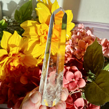 Load image into Gallery viewer, AAAA Grade Quartz Tower