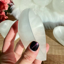 Load image into Gallery viewer, Heart Shaped Selenite Bowls