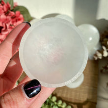 Load image into Gallery viewer, Small Selenite Bowls
