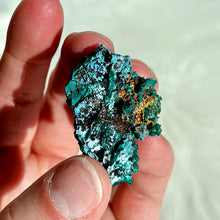 Load image into Gallery viewer, Dioptase with Shattuckite and Quartz