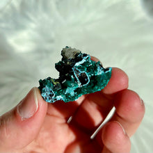 Load image into Gallery viewer, Dioptase with Shattuckite and Quartz