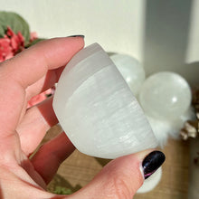 Load image into Gallery viewer, Small Selenite Bowls