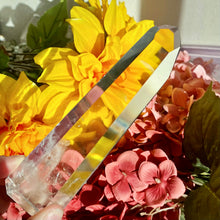 Load image into Gallery viewer, AAAA Grade Quartz Tower