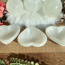 Load image into Gallery viewer, Heart Shaped Selenite Bowls