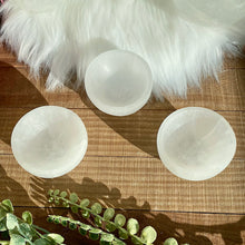 Load image into Gallery viewer, Small Selenite Bowls