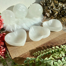 Load image into Gallery viewer, Heart Shaped Selenite Bowls