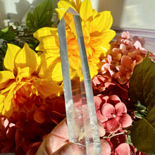 Load image into Gallery viewer, AAAA Grade Quartz Tower