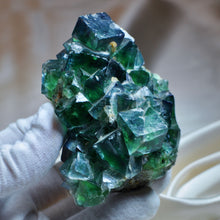 Load image into Gallery viewer, Color Changing Fluorite