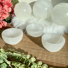 Load image into Gallery viewer, Small Selenite Bowls
