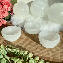 Load image into Gallery viewer, Small Selenite Bowls