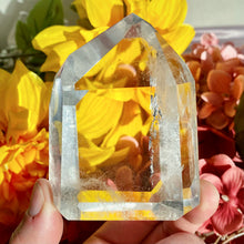 Load image into Gallery viewer, AAAA Grade Quartz Tower
